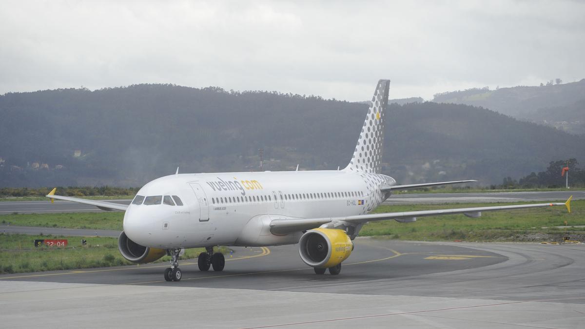 Un avión de Vueling, en Alvedro
