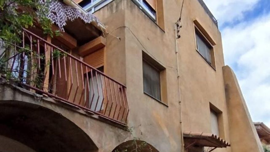 El propietari d&#039;una finca ocupada de Vilaür lamenta que els desallotjaments exprés no funcionen