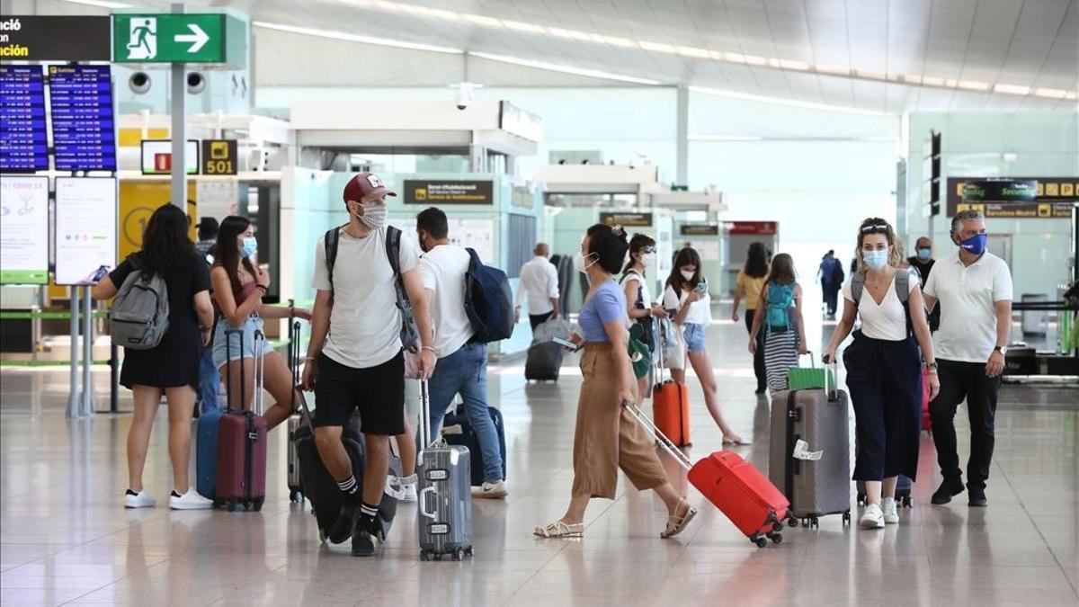 Pasajeros en el aeropuerto de Barcelona-El Prat