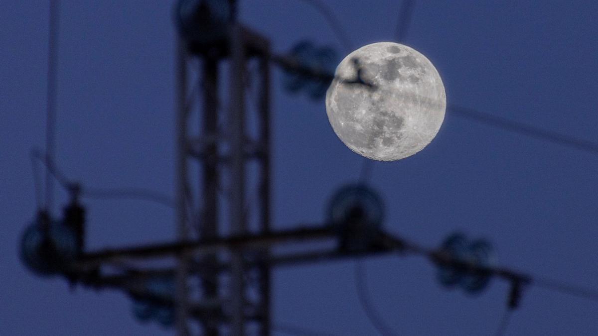 La luz baja este jueves de los 200 euros.