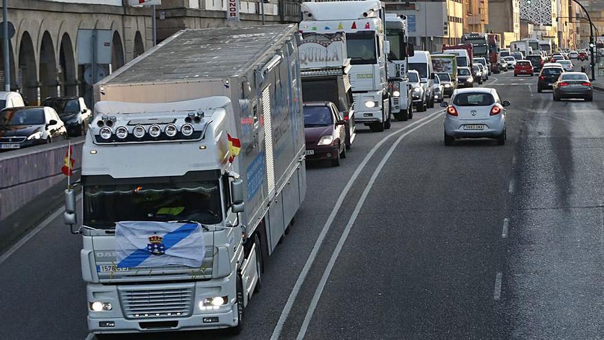 Caravana reivindicativa de los feriantes desde Santiago hasta Vigo: “Solo queremos trabajar”