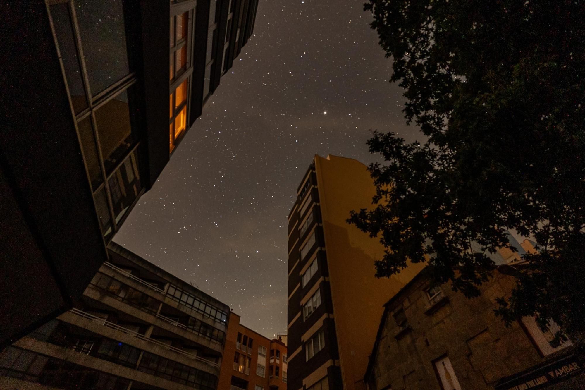 El apagón devuelve las estrellas al cielo de Vigo