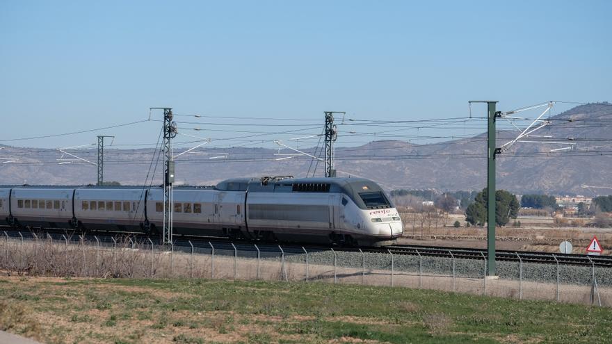 Renfe aboga por peajes de más de 40 euros entre Alicante y Madrid para estimular el uso de los trenes