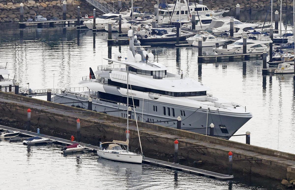 El yate «Mogambo», este miércoles en el muelle de Marina Davila en Bouzas.