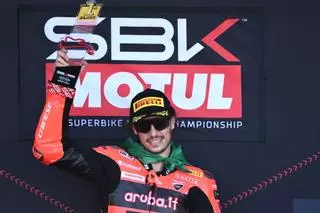 Oficial: Nicolò Bulega abandona Superbikes y ficha por el VR46 en MotoGP