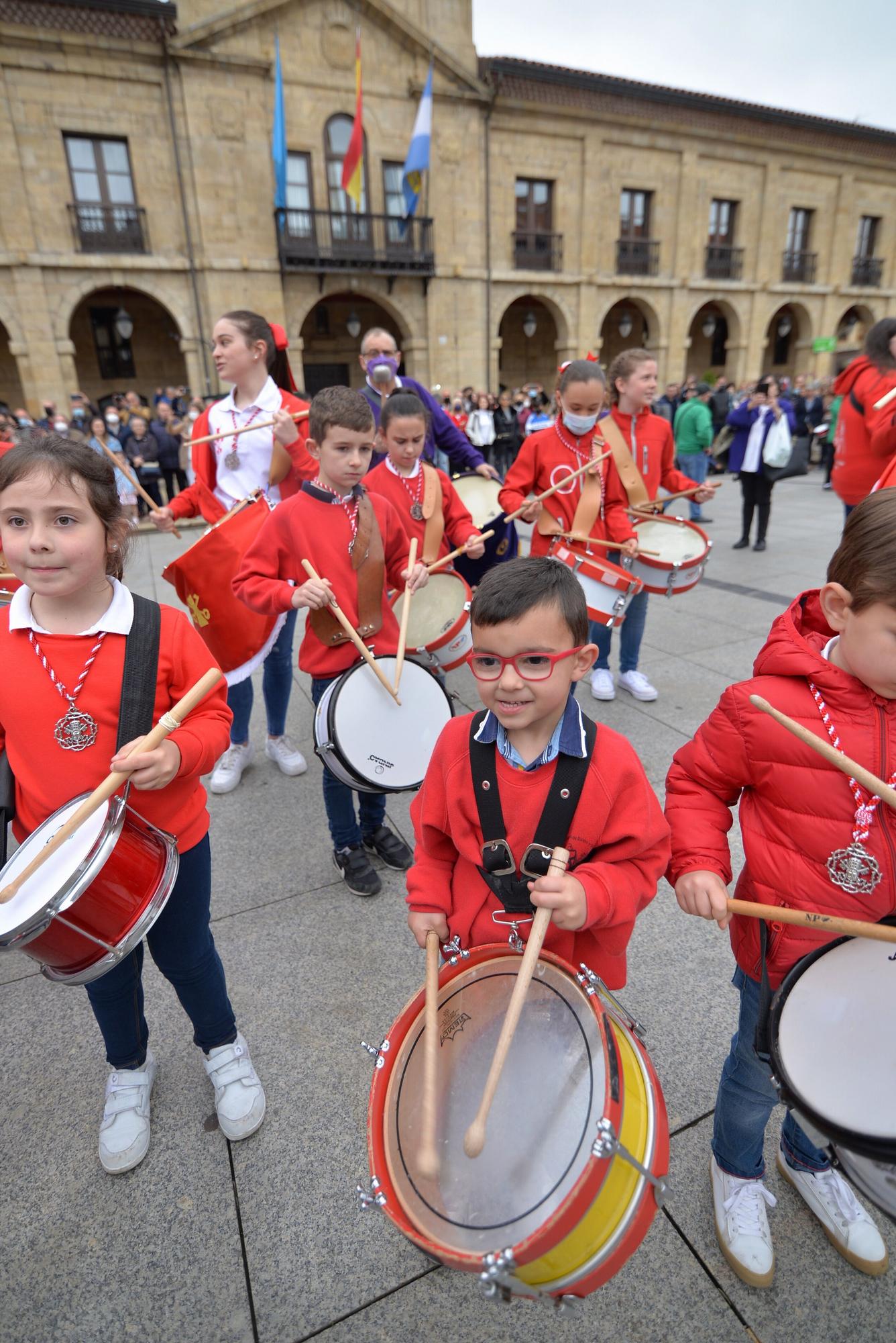 EN ImÁGENES: Avilés vibra con la tamborrada: 15 minutos de sonido atronador en El Parche