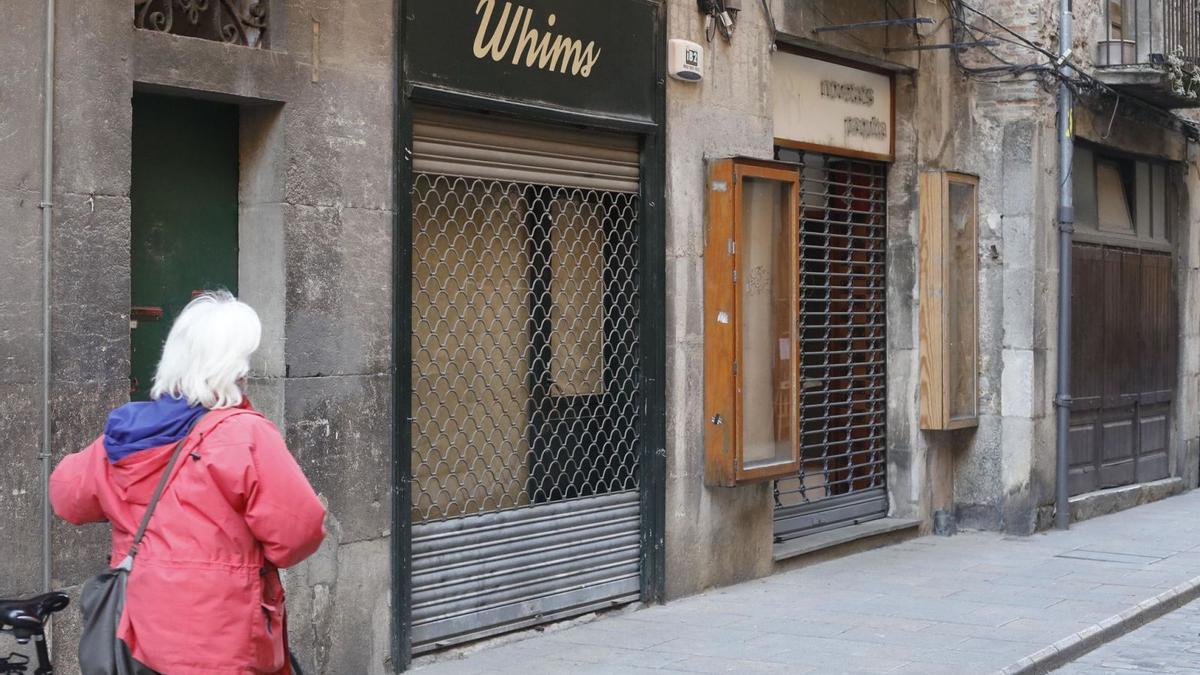 Locals comercials tancats al Barri Vell de Girona en una fotografia d’arxiu.  | ANIOL RESCLOSA