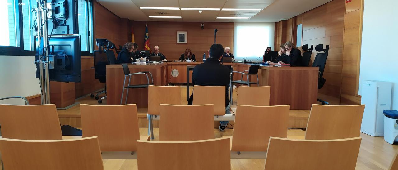 El varón se sentó en el banquillo de los acusados de la Sección Segunda de la Audiencia Provincial de Castellón