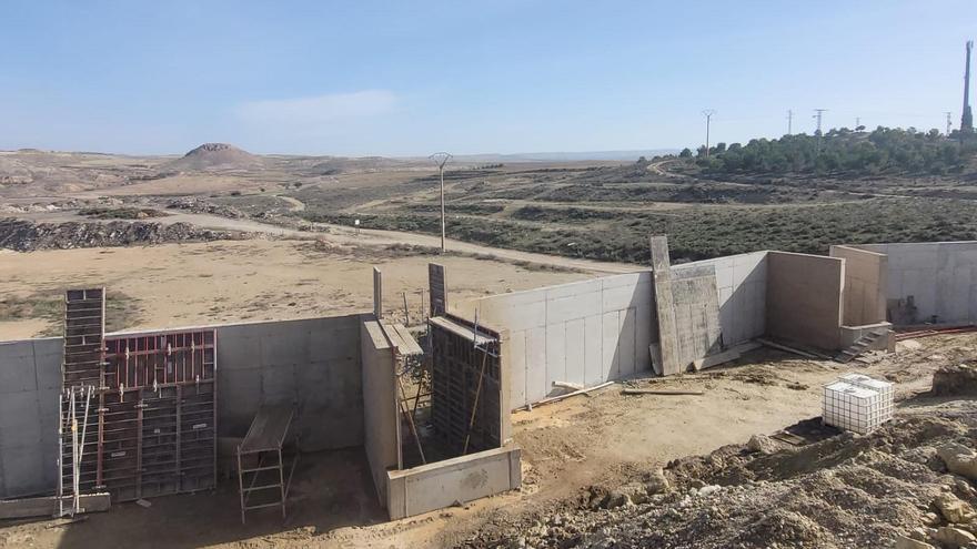 Construcciones LRG trabaja en la ampliación del cementerio municipal, el nuevo centro cívico y la renovación de las piscinas, tres de los grandes proyectos que se están desarrollando en Épila.