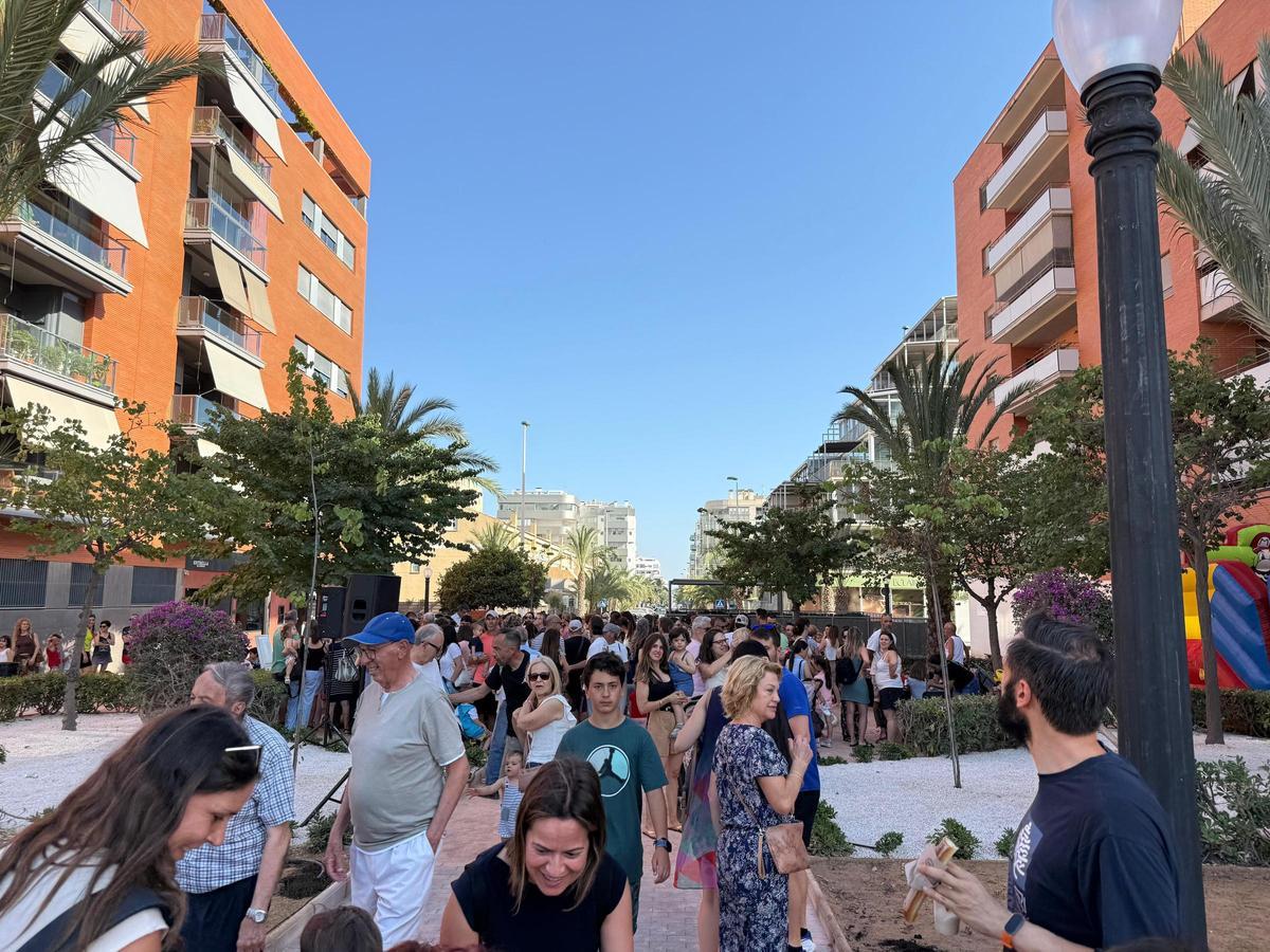 Numerosos vecinos se acercaron en la tarde de jueves a la inauguración de la nueva infraestructura en Elche