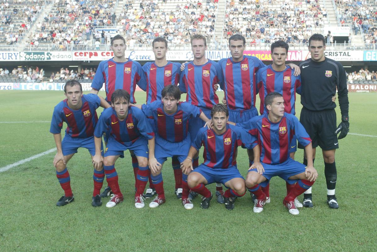 Messi, en el centro en la fila inferior, en un Barça B con el castellonense Pepe Mora.