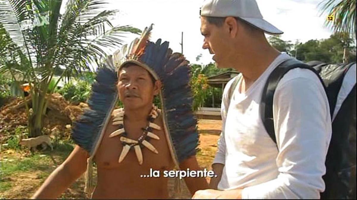 Frank Cuesta i el cap Kokama, a l’Amazones (Discovery Max).