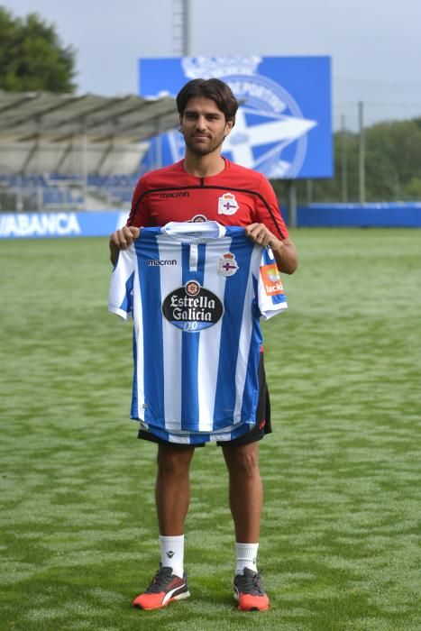 "Me voy a hacer un hueco en el Dépor, no quiero estar de pasada", ha dicho el jugador italiano durante su presentación.