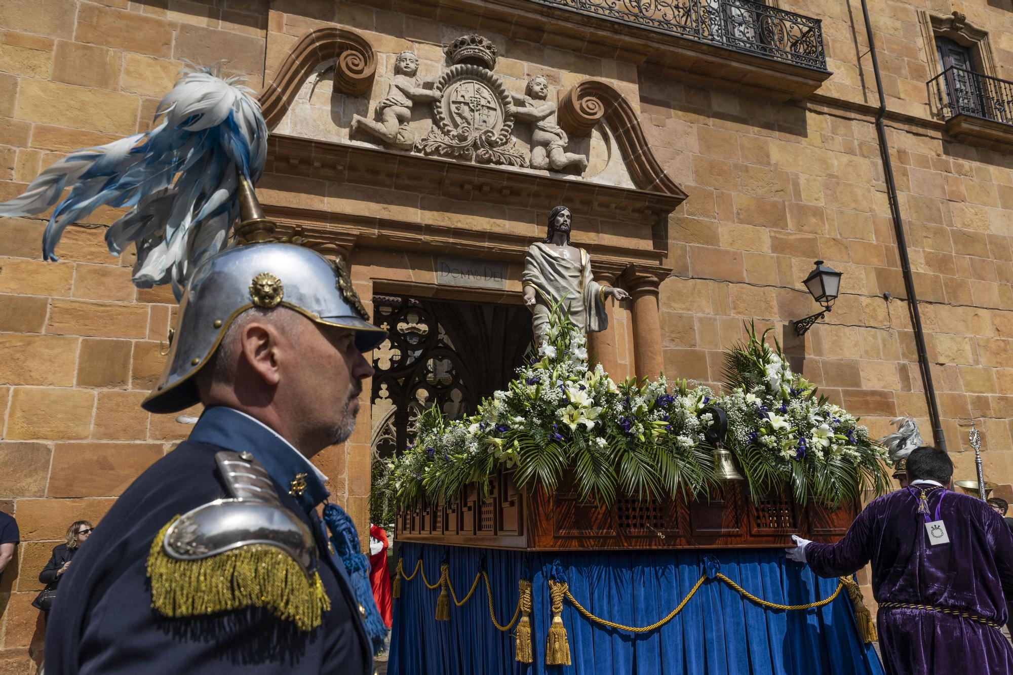 Oviedo despide a lo grande la Semana Santa: mira las fotos de la procesión del Resucitado