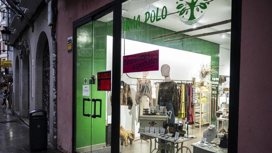 Calle San Pedro de Cáceres: cierra una tienda de cosmética y abre una agencia de viajes