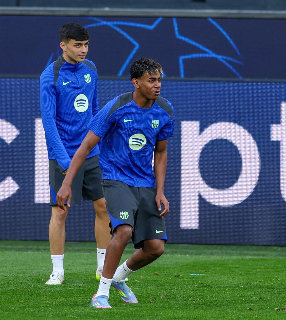 Ansu y Fermín 'trolean' a la prensa en Dortmund Ansu y Fermín 'trolean' a la prensa en Dortmund