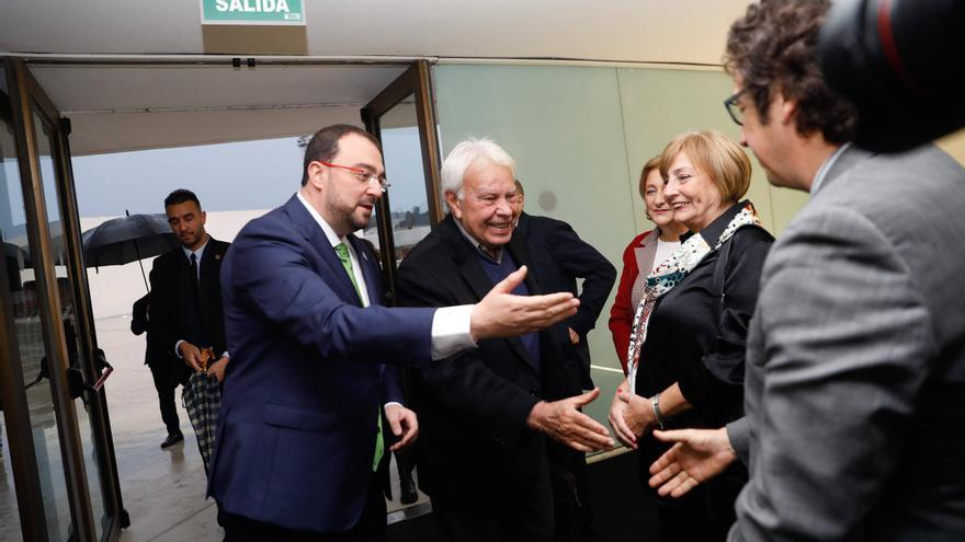 Felipe González, sobre las negociaciones entre el PSOE y Puigdemont: &quot;Van a tragar por todo&quot;