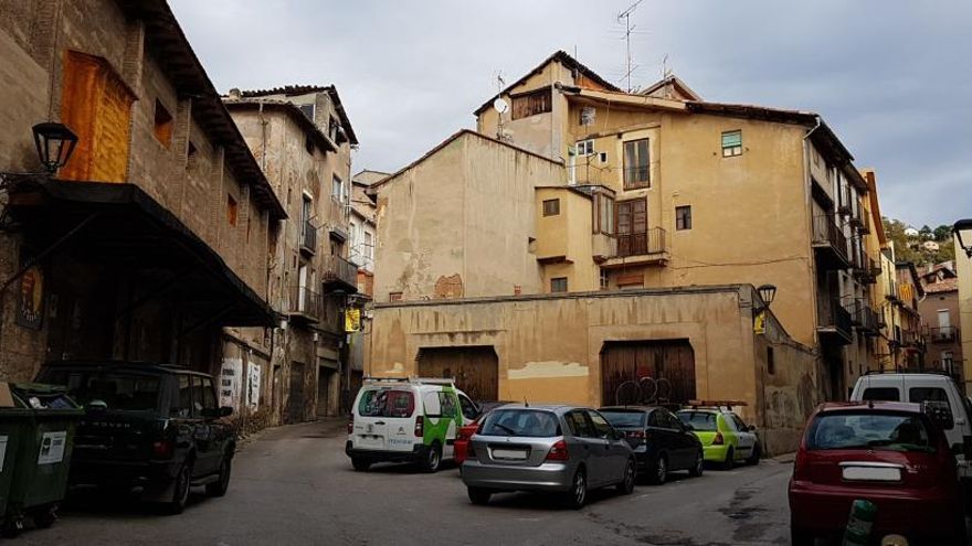 Imatge de l&#039;edifici, a la plaça de darrere del Mercat