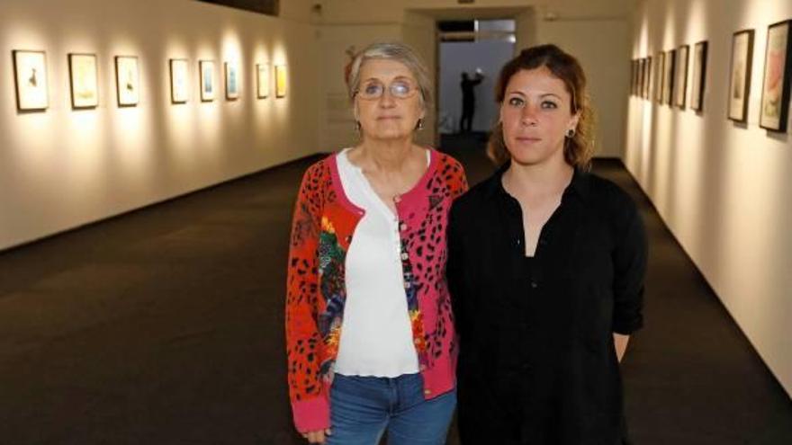 Cristina Vallés i Alba Falgarona presenten l&#039;exposició a la premsa.