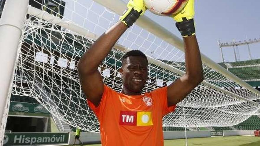 Francis Uzoho: &quot;Vengo a aportar y a aprender de José Juan&quot;