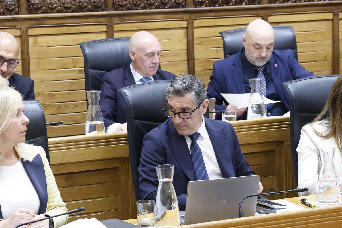 El Pleno municipal de abril en Gijon, en imágenes