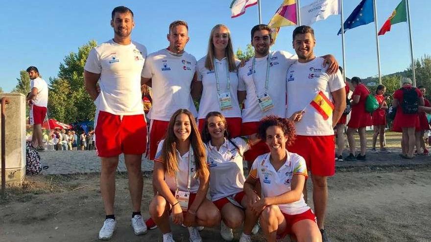 Imagen de los kayakistas gallegos que acuden a Coimbra. // FDV