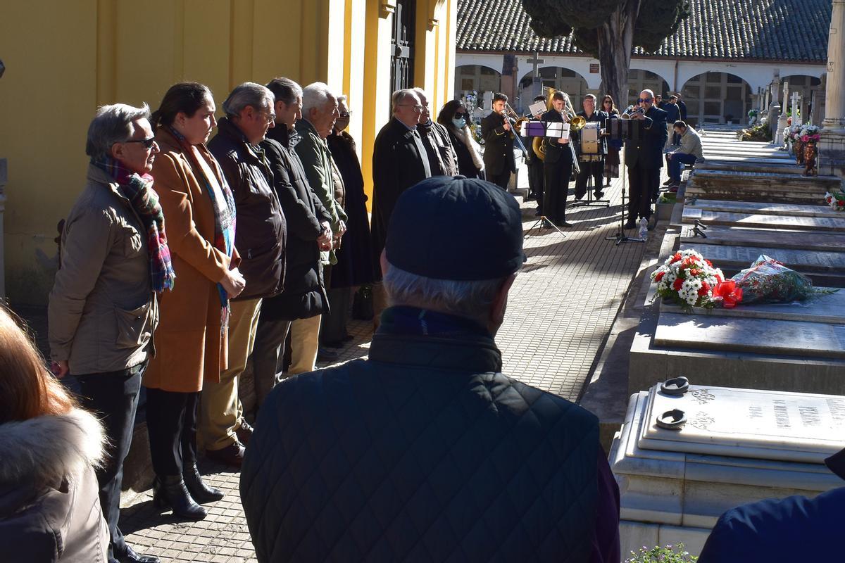 Homenaje a Celares en el cementerio de San Rafael, este domingo.