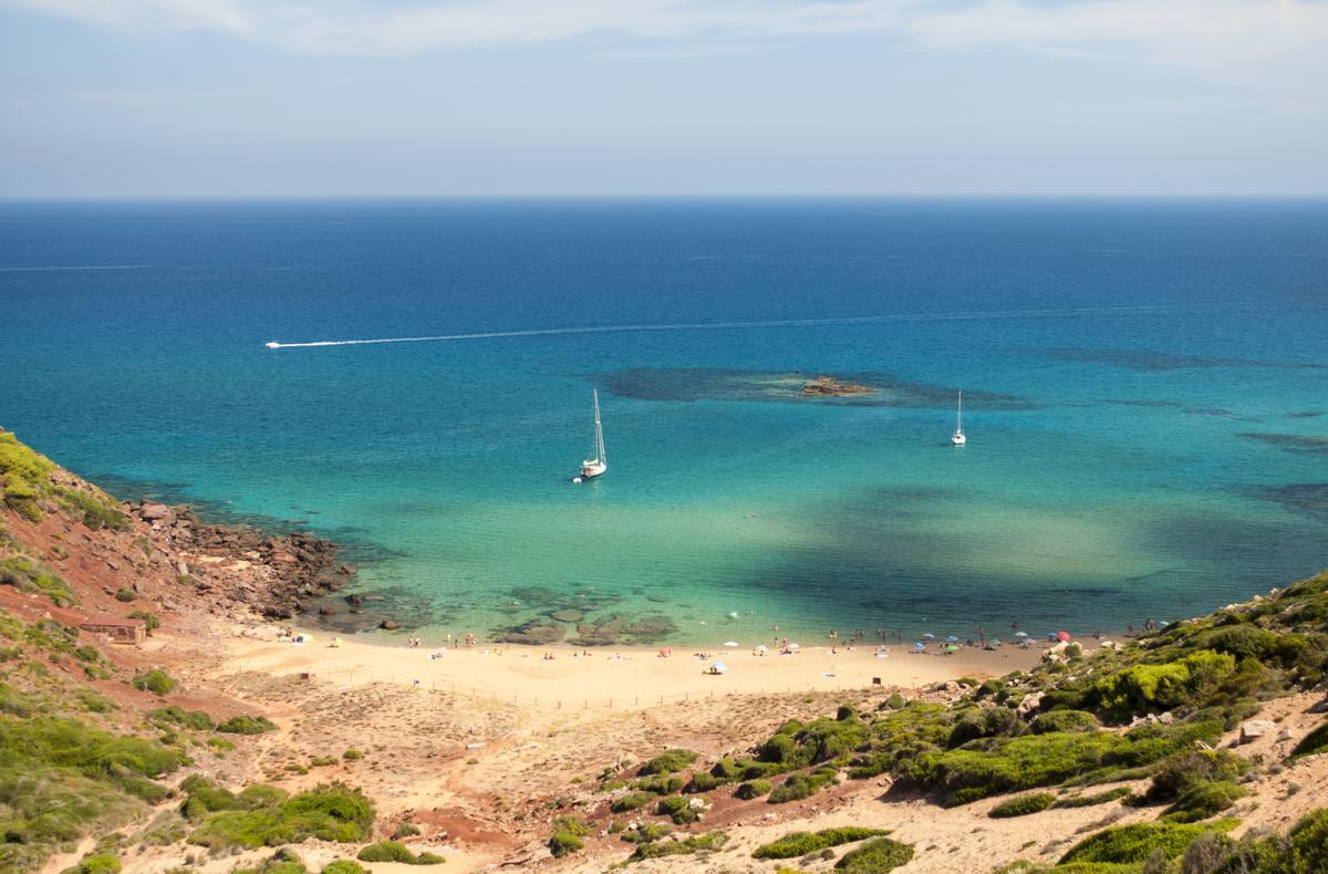La Cala Pilar en las tranquilas aguas del mediterráneo