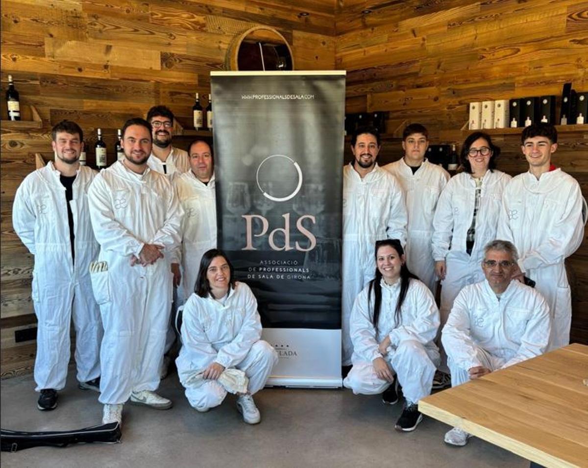 La delegació de l'Associació de Professionals de Sala de Girona, a les instal·lacions del Mas Fuertes de Corçà.