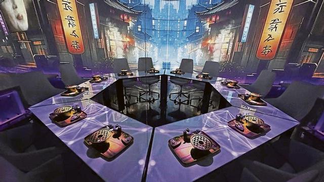 Twelve diners experience an evening that brings together fine dining, technology and spectacular visual arts. | SUBLIMOTION