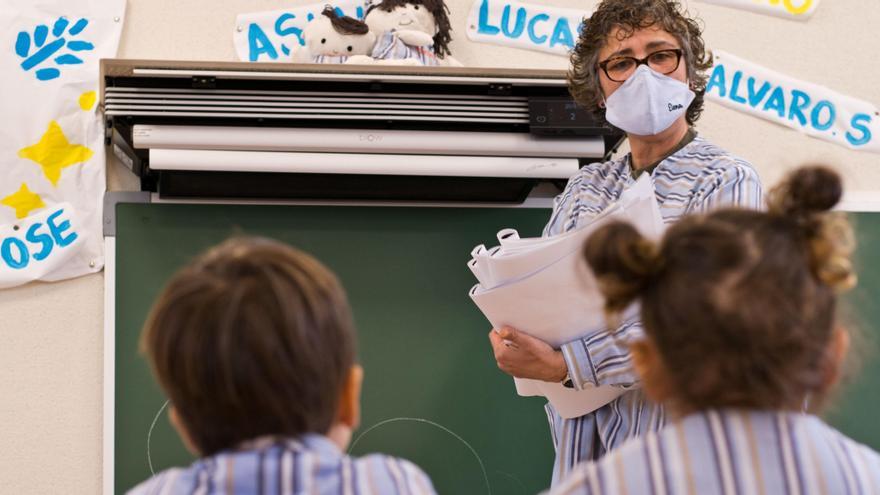 Un aula del colegio San Fernando con un dispositivo de Biow