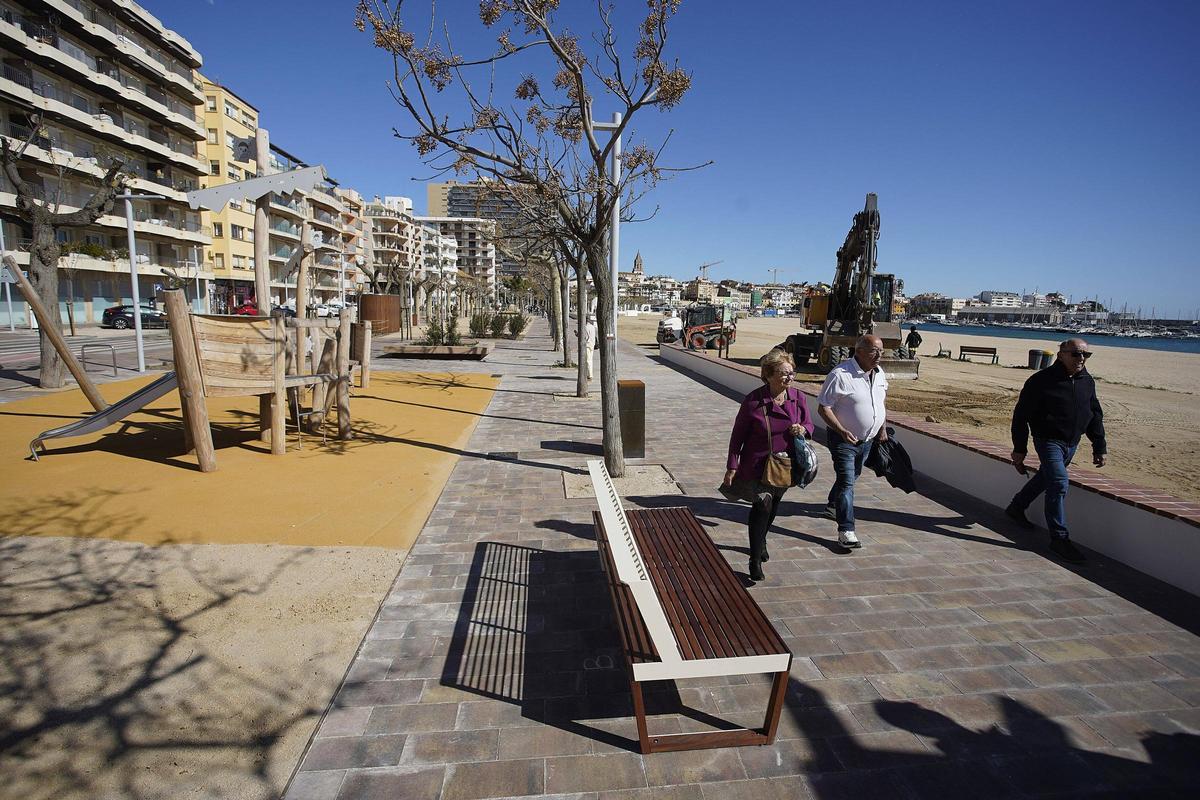 Palamós estrena el nou passeig del Mar: setze mesos d’obres i una inversió de 6,6 milions Palamós estrena el nou passeig del Mar: setze mesos d’obres i una inversió de 6,6 milions