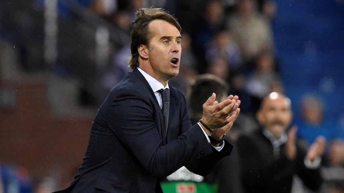 Lopetegui intenta animar a sus jugadores en Mendizorroza durante el Alavés-Madrid.