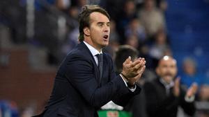 Lopetegui intenta animar a sus jugadores en Mendizorroza durante el Alavés-Madrid.