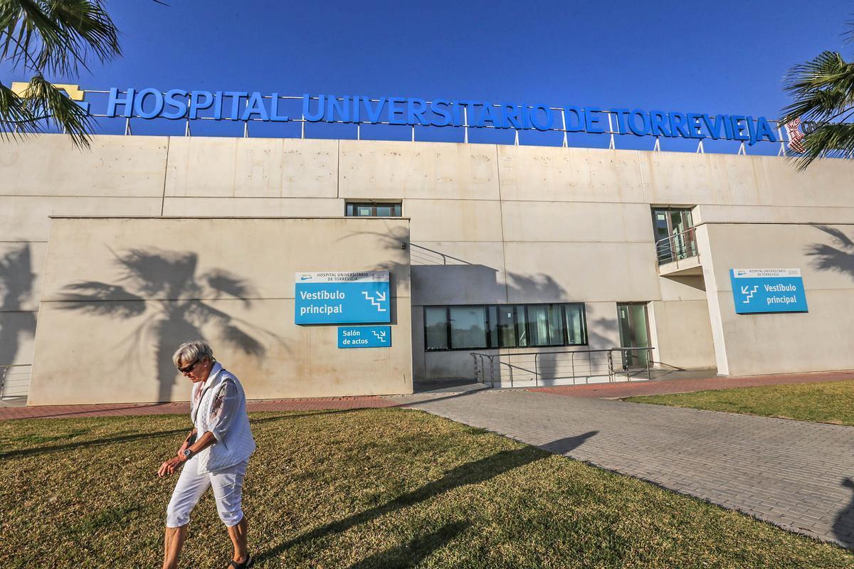 Fachada principal del Hospital Universitario de Torrevieja