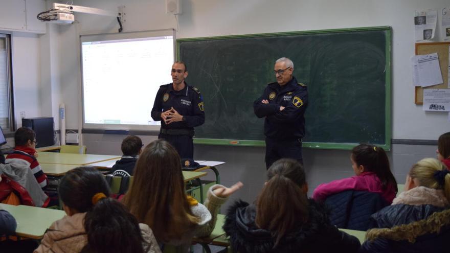 Charla sobre privacidad y ciberacoso en el IES Sedaví