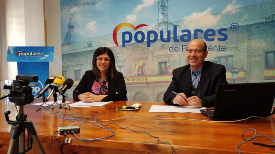 Los populares Beatriz Asensio y José Manuel Salvador. | E. P.