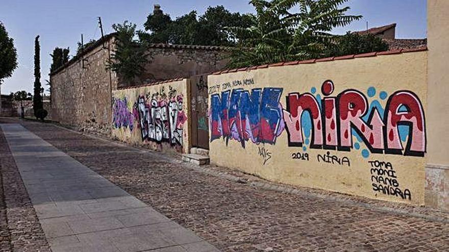 Pintada en plena plaza de la Catedral.