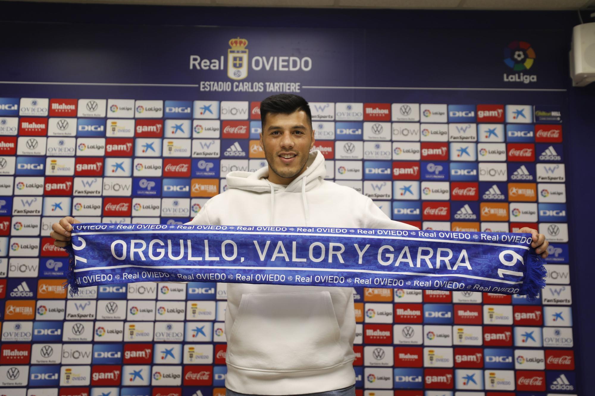 EN IMÁGENES: Así fue la presentación de Leo Sequeira en el Real Oviedo