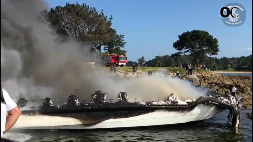 Cinco heridos graves al arder un barco con 52 personas a bordo en A Toxa