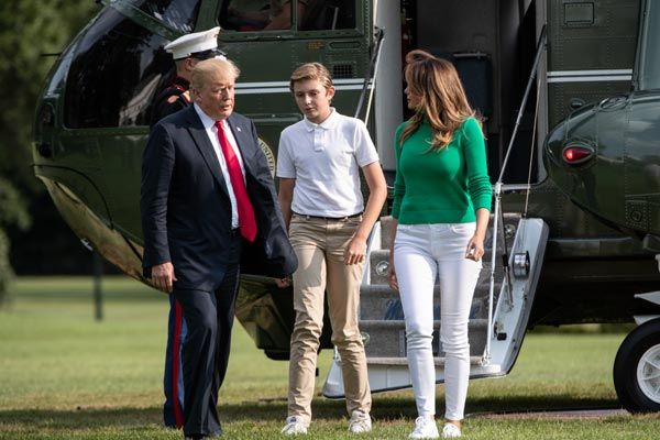 Melania Trump y su look con zapatillas Adidas - Woman