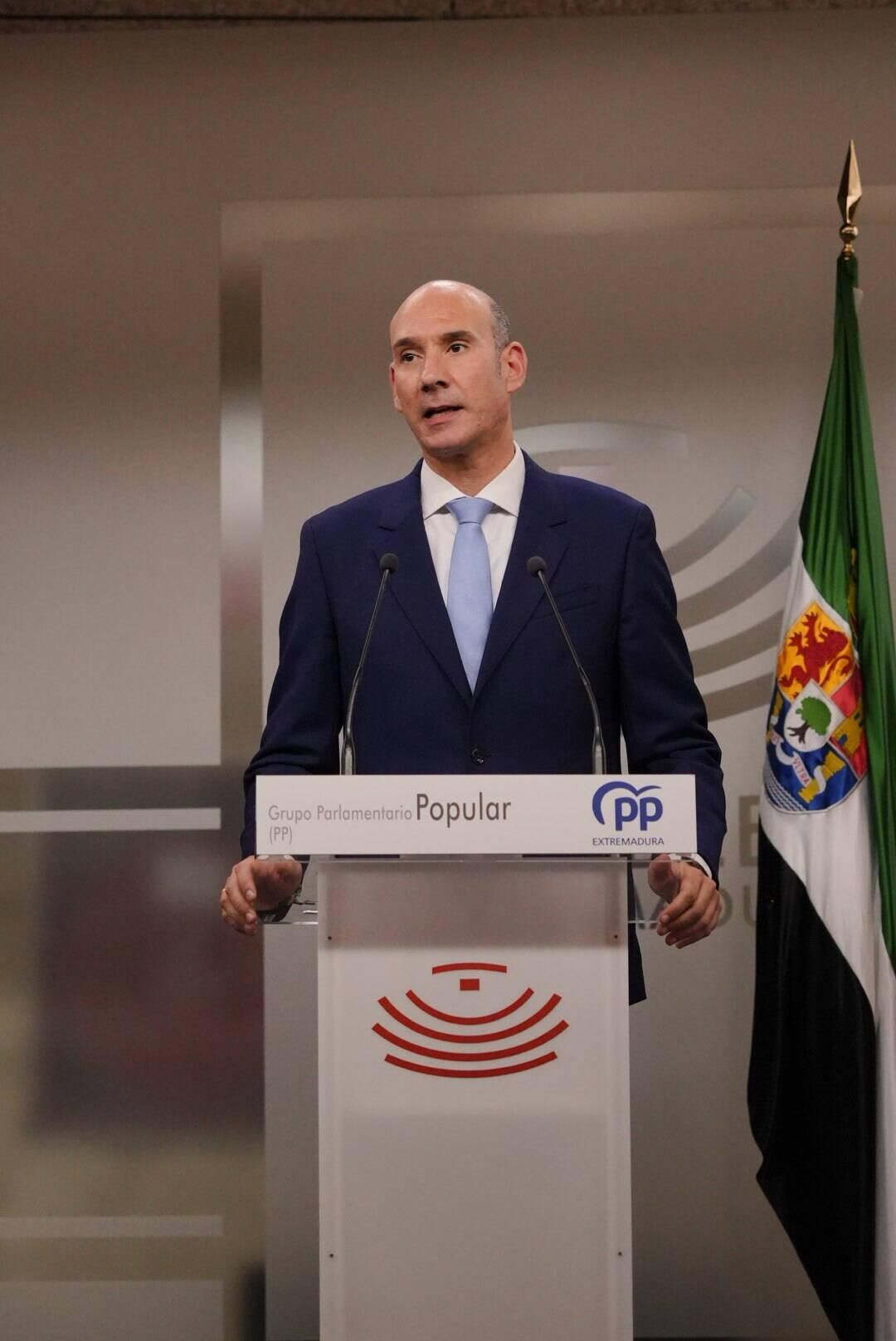 Fotogalería | Los portavoces en rueda de prensa tras el debate sobre el estado de Extremadura