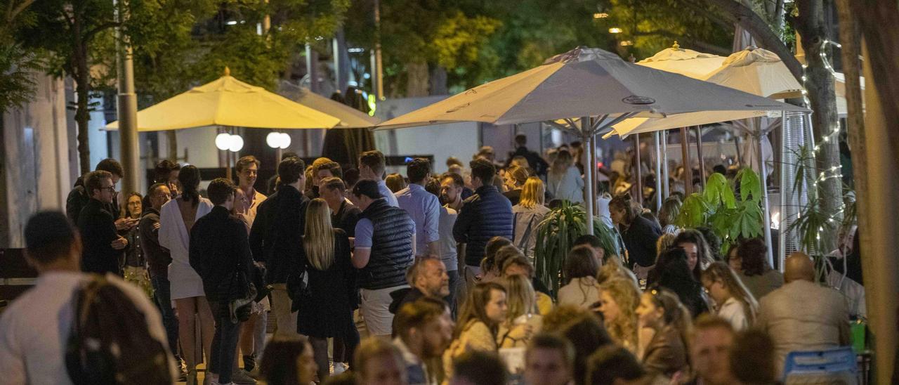 Algunos de los locales expedientados se ubican en la calle Fàbrica.