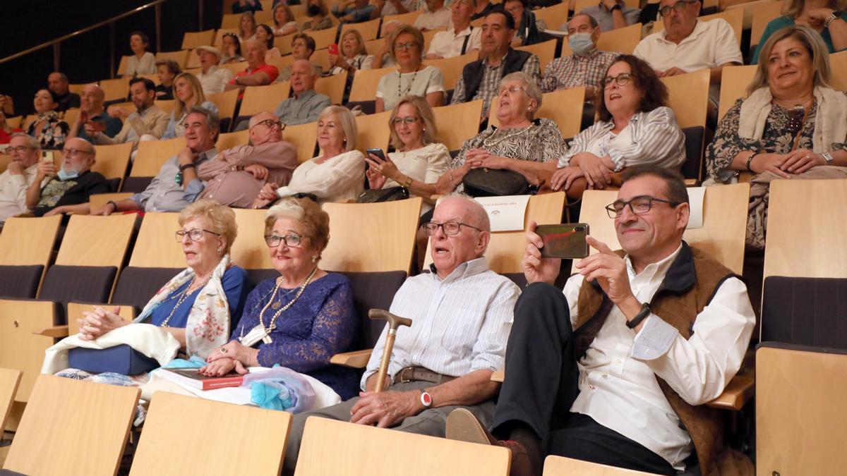 Público asistente a la presentación del libro editado por EL PERIODICO DE ARAGON, 'Nuestra Jota, aragonesa y universal'