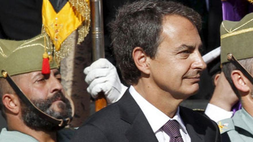 El presidente Zapatero durante el desfile.