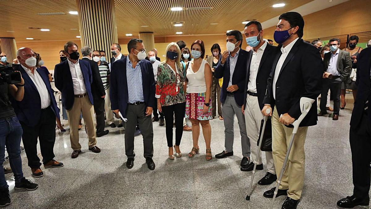 El tercer encuentro del ciclo organizado por Uepal se celebró en el aeropuerto, a mitad de camino de ambas ciudades, una de las áreas urbanas más potentes de España. | ANTONIO AMORÓS