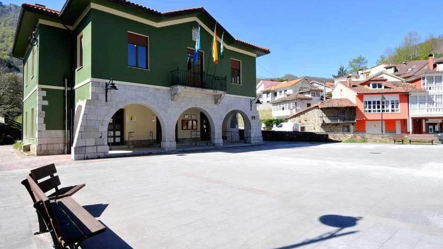 La plaza del Ayuntamiento de Caso.