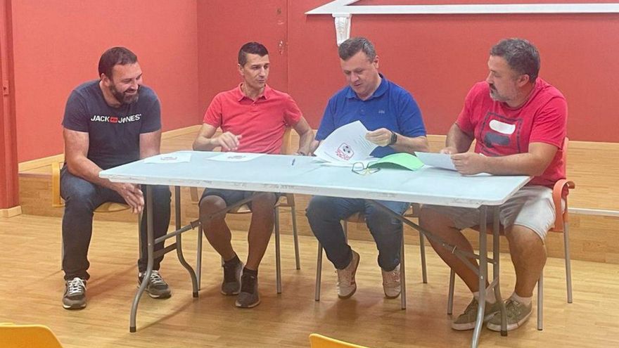 Javier Fernández, presidente de la directiva de la Escola de Fútbol Lalín