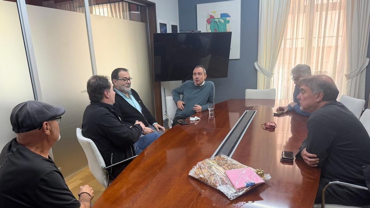 URBANISMO LANGREO | El consejero Zapico advierte a los vecinos de El ...