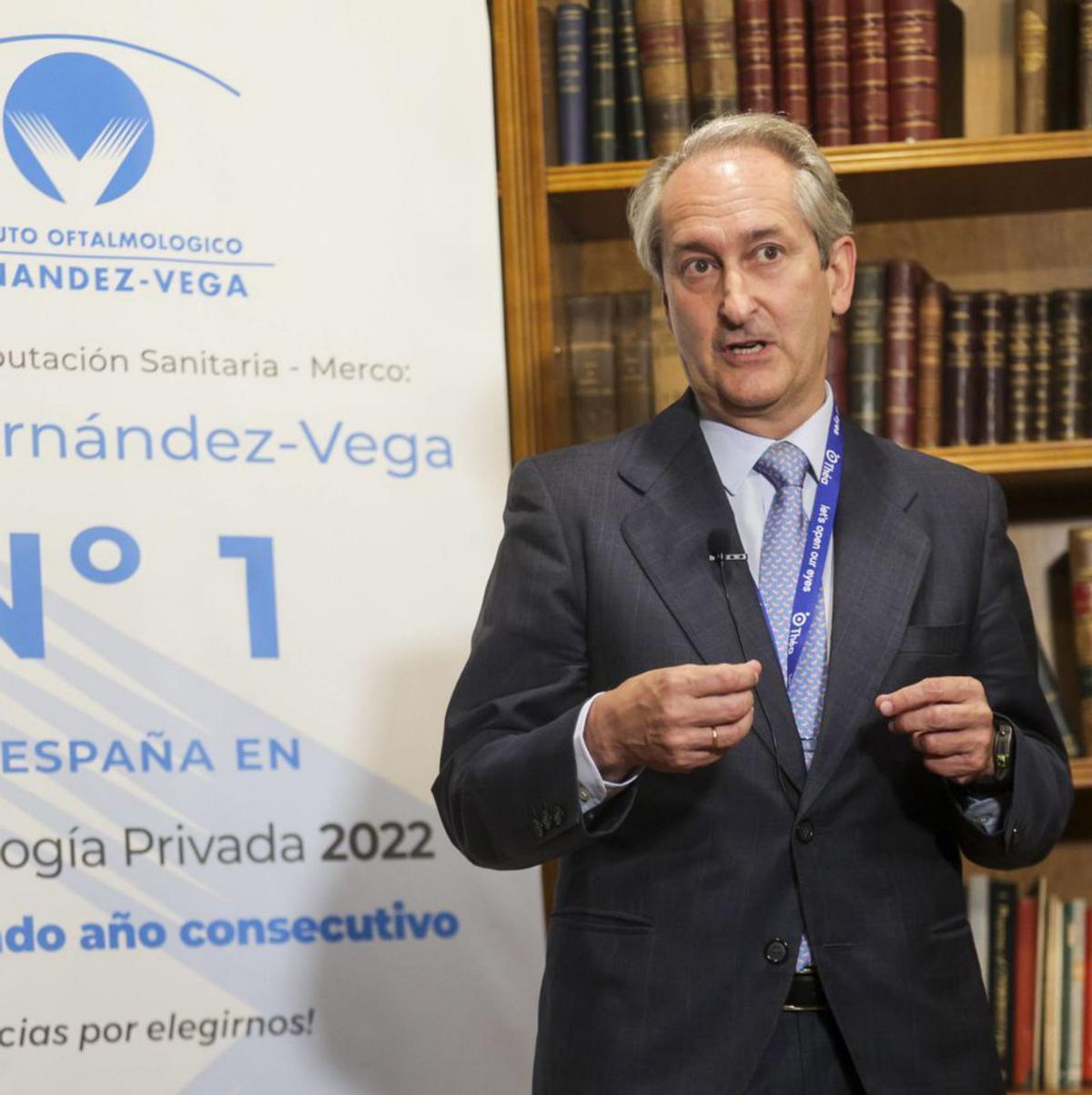 Álvaro Fernández-Vega Sanz, en la biblioteca del Instituto. | Irma Collín